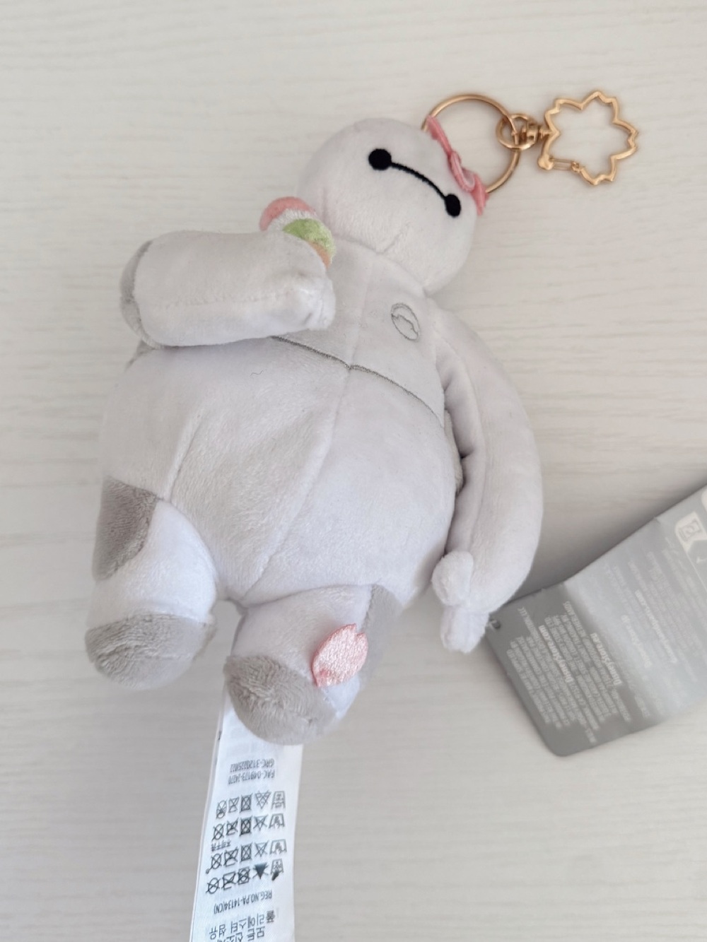 Disney store Big hero 6 Baymax Sakura keychain